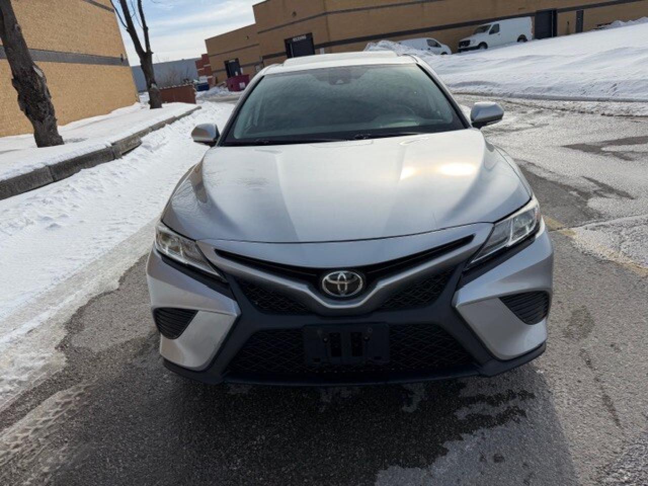 2019 Toyota Camry SE 4 CYL AUTOMATIC SUNROOF LEATHER SEATS Photo