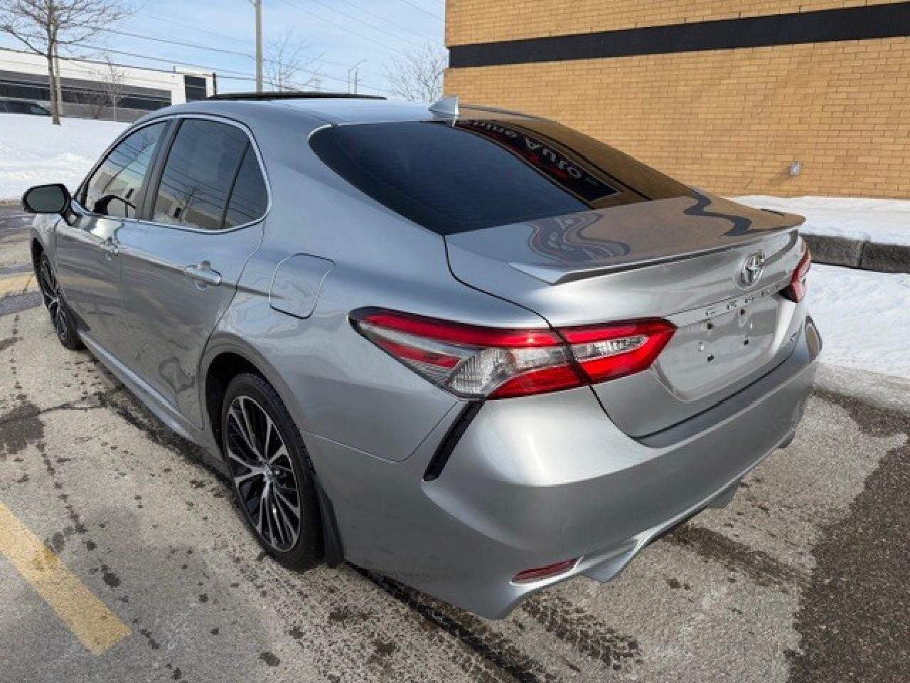 2019 Toyota Camry SE 4 CYL AUTOMATIC SUNROOF LEATHER SEATS Photo