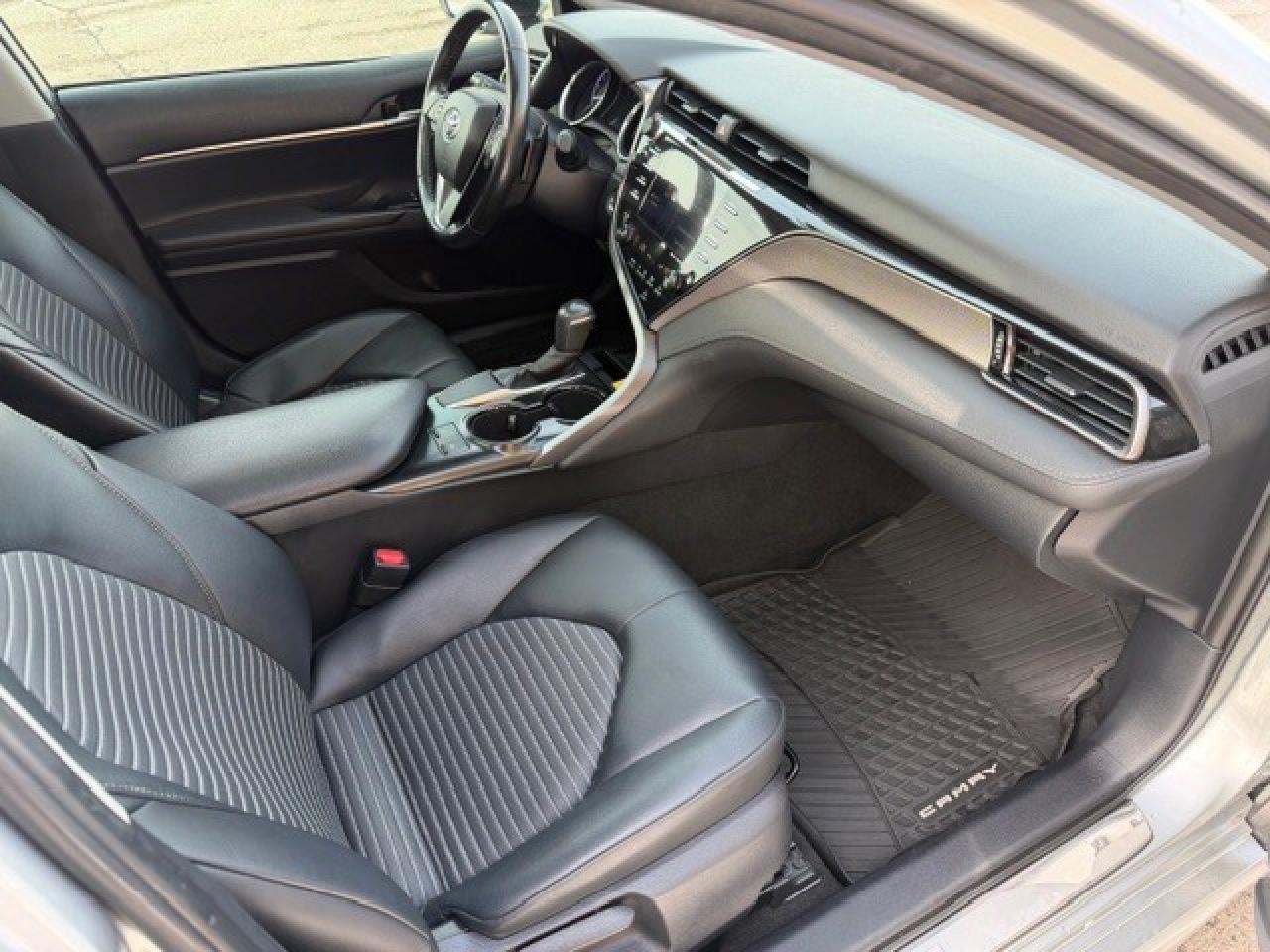 2019 Toyota Camry SE 4 CYL AUTOMATIC SUNROOF LEATHER SEATS Photo