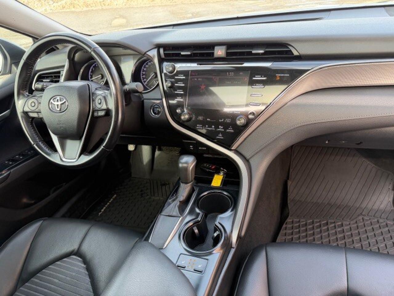 2019 Toyota Camry SE 4 CYL AUTOMATIC SUNROOF LEATHER SEATS Photo