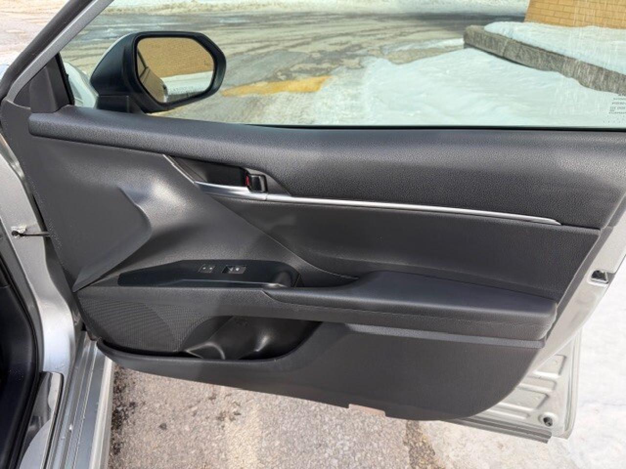 2019 Toyota Camry SE 4 CYL AUTOMATIC SUNROOF LEATHER SEATS Photo