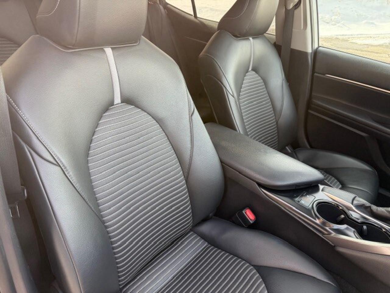 2019 Toyota Camry SE 4 CYL AUTOMATIC SUNROOF LEATHER SEATS Photo