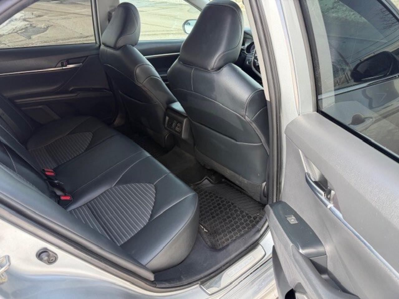 2019 Toyota Camry SE 4 CYL AUTOMATIC SUNROOF LEATHER SEATS Photo