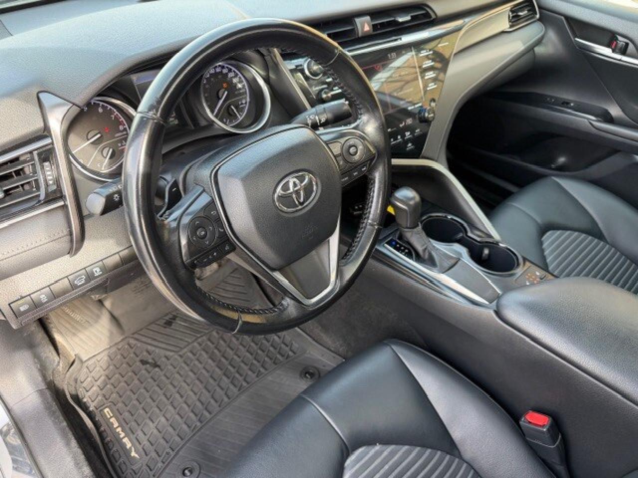 2019 Toyota Camry SE 4 CYL AUTOMATIC SUNROOF LEATHER SEATS Photo