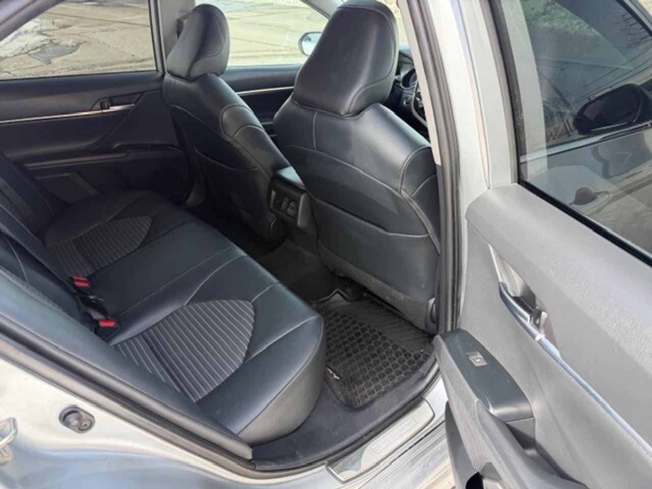 2019 Toyota Camry SE 4 CYL AUTOMATIC SUNROOF LEATHER SEATS Photo