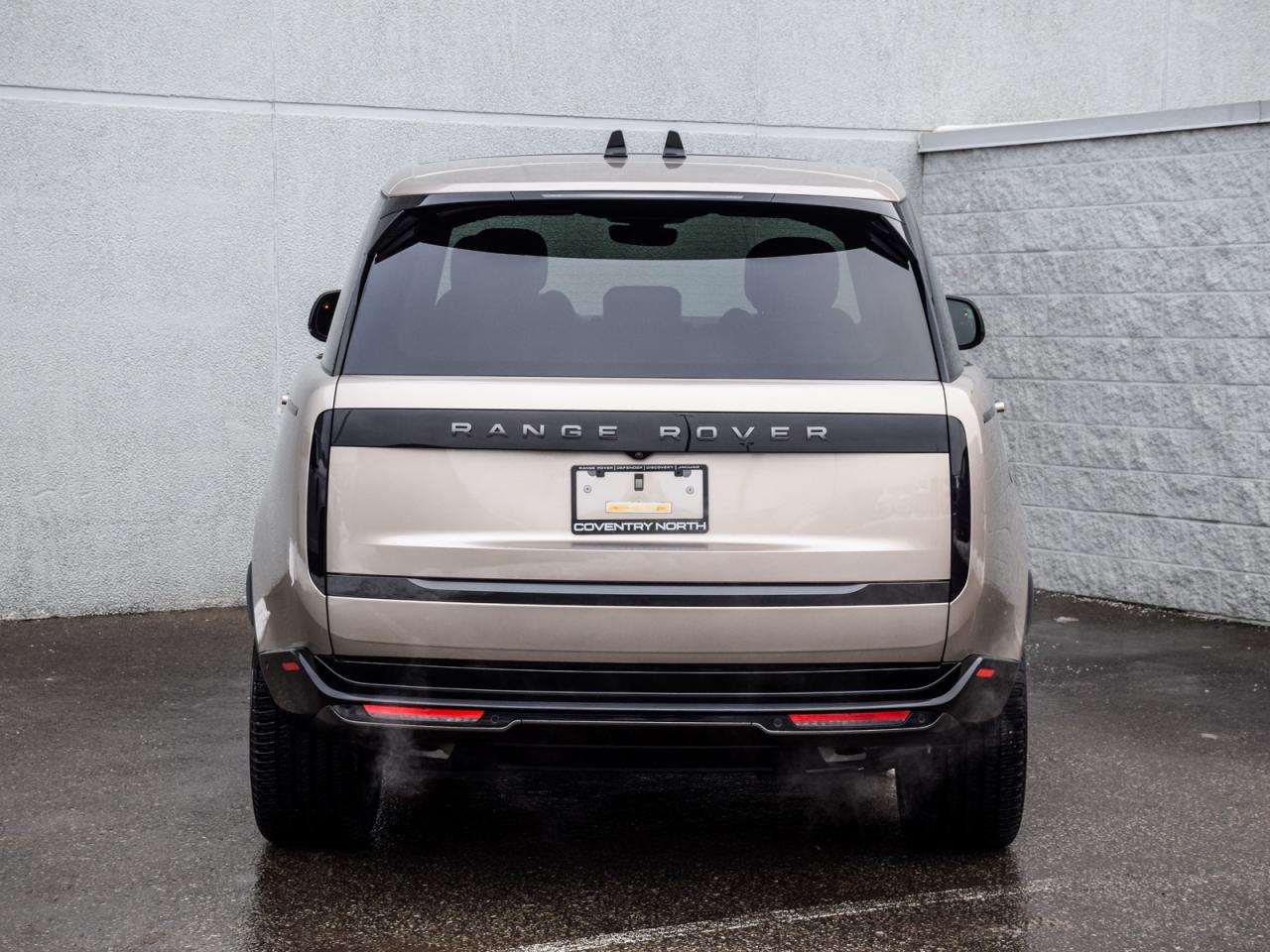 2025 Land Rover Range Rover P400 SE SWB Photo