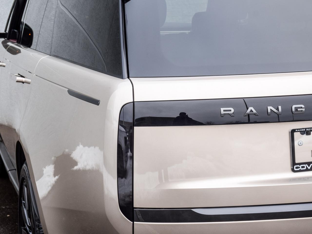 2025 Land Rover Range Rover P400 SE SWB Photo