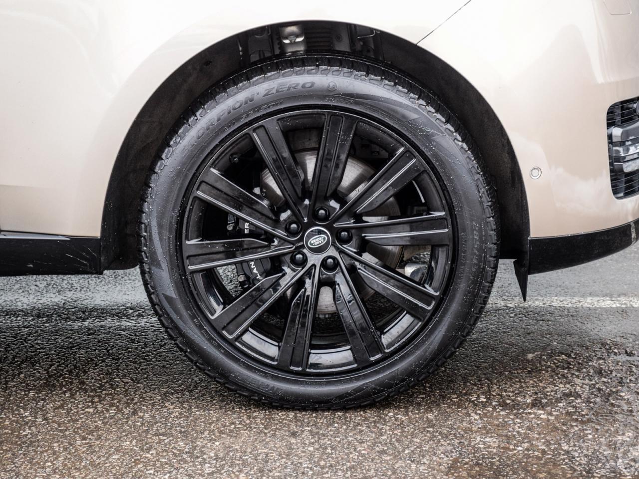 2025 Land Rover Range Rover P400 SE SWB Photo