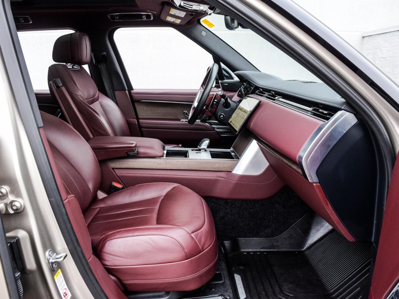 2025 Land Rover Range Rover P400 SE SWB Photo