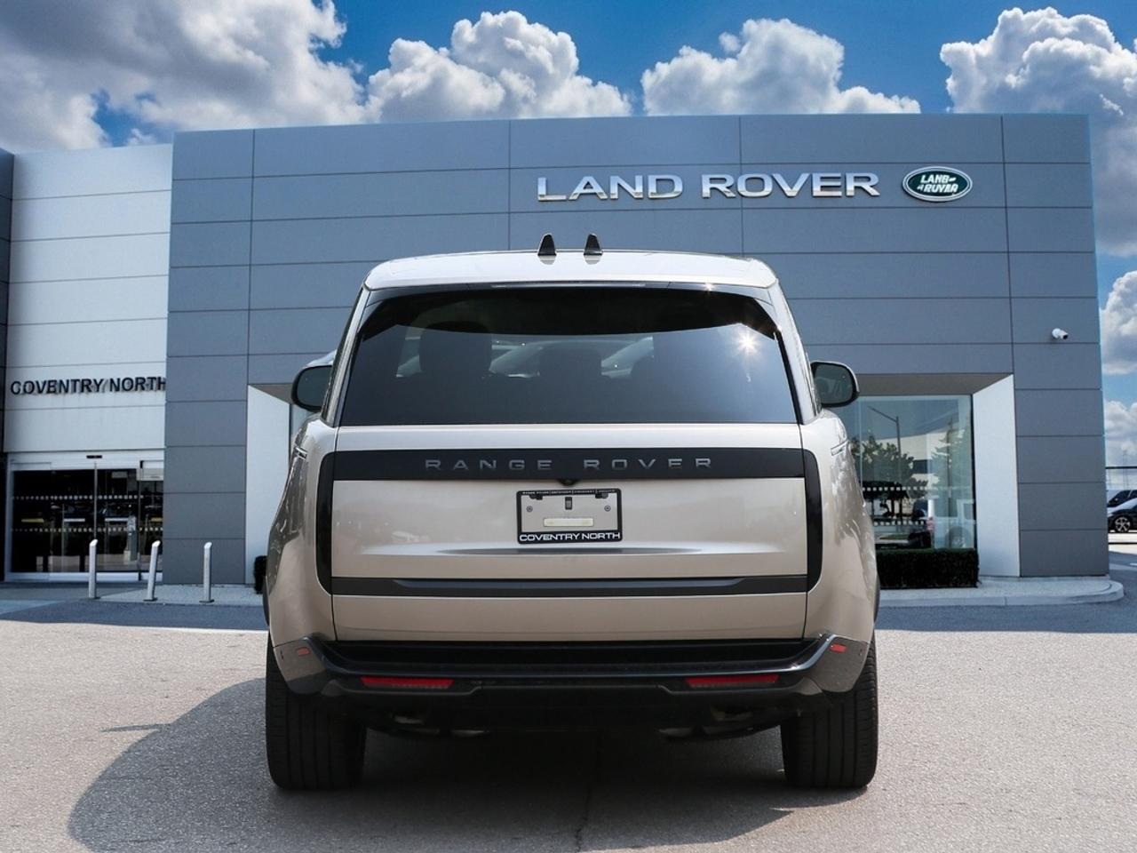 2025 Land Rover Range Rover SE P400 SWB Photo