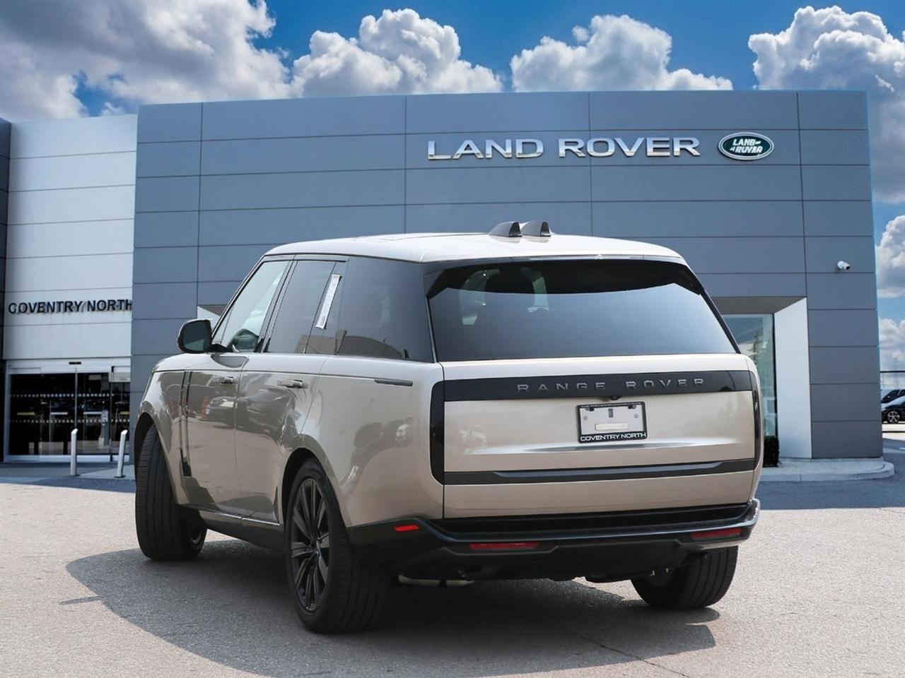2025 Land Rover Range Rover SE P400 SWB Photo