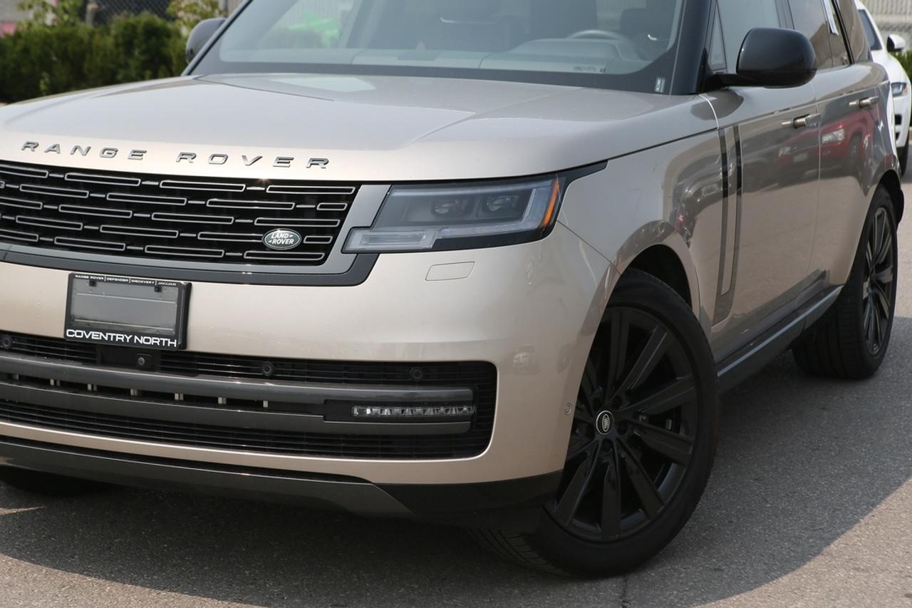2025 Land Rover Range Rover SE P400 SWB Photo