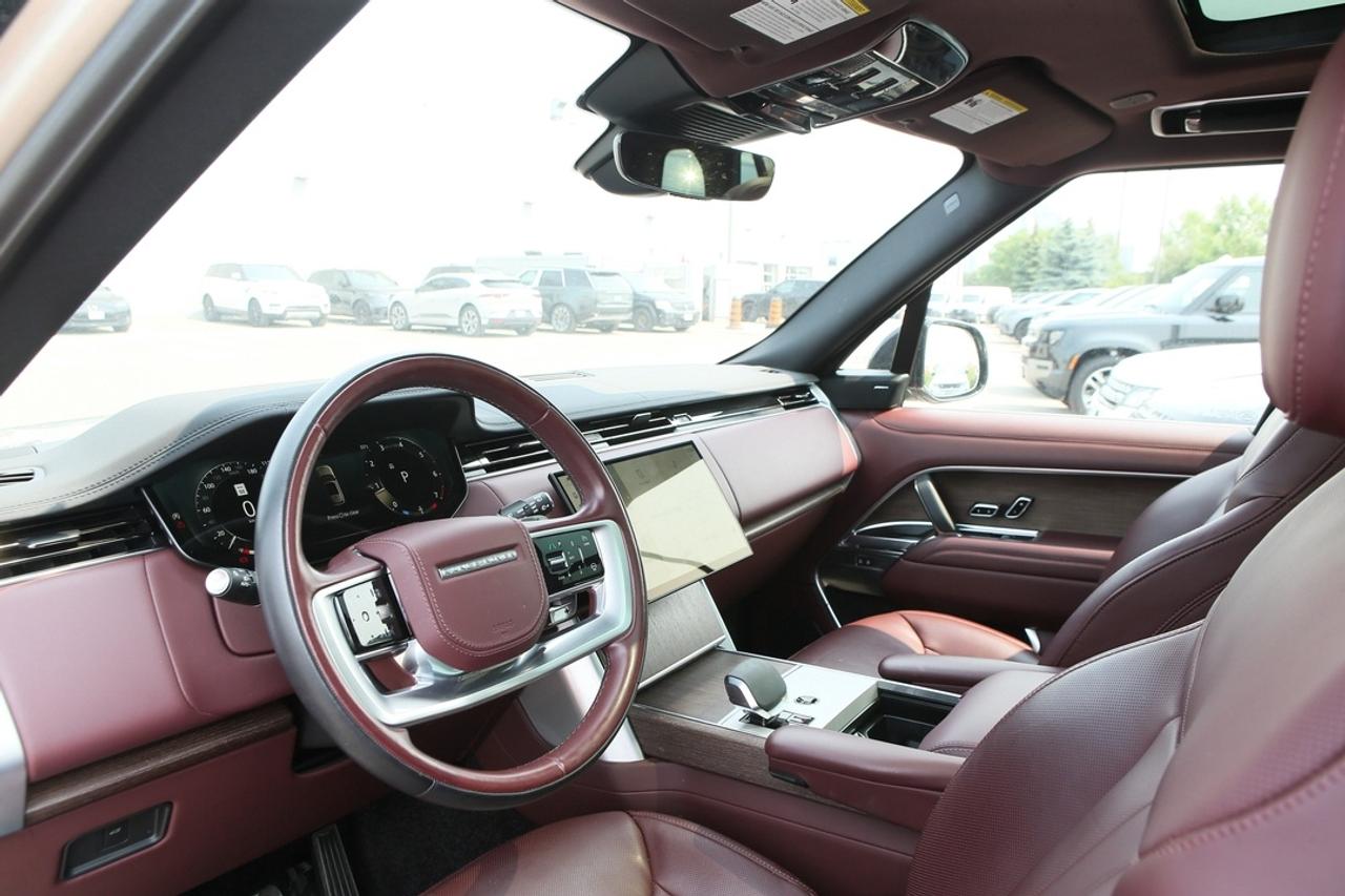 2025 Land Rover Range Rover SE P400 SWB Photo