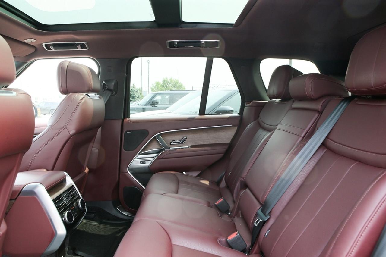 2025 Land Rover Range Rover SE P400 SWB Photo
