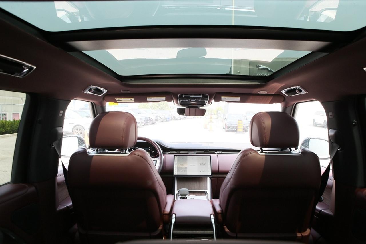2025 Land Rover Range Rover SE P400 SWB Photo