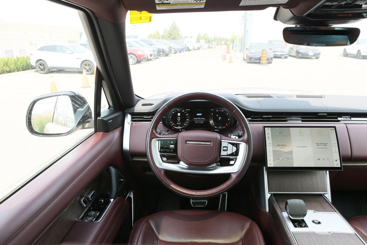 2025 Land Rover Range Rover SE P400 SWB Photo