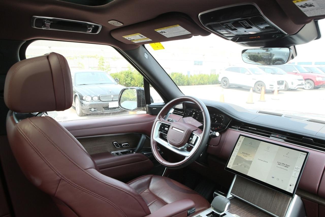 2025 Land Rover Range Rover SE P400 SWB Photo