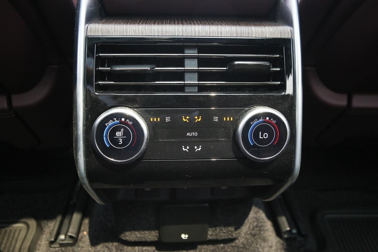 2025 Land Rover Range Rover SE P400 SWB Photo