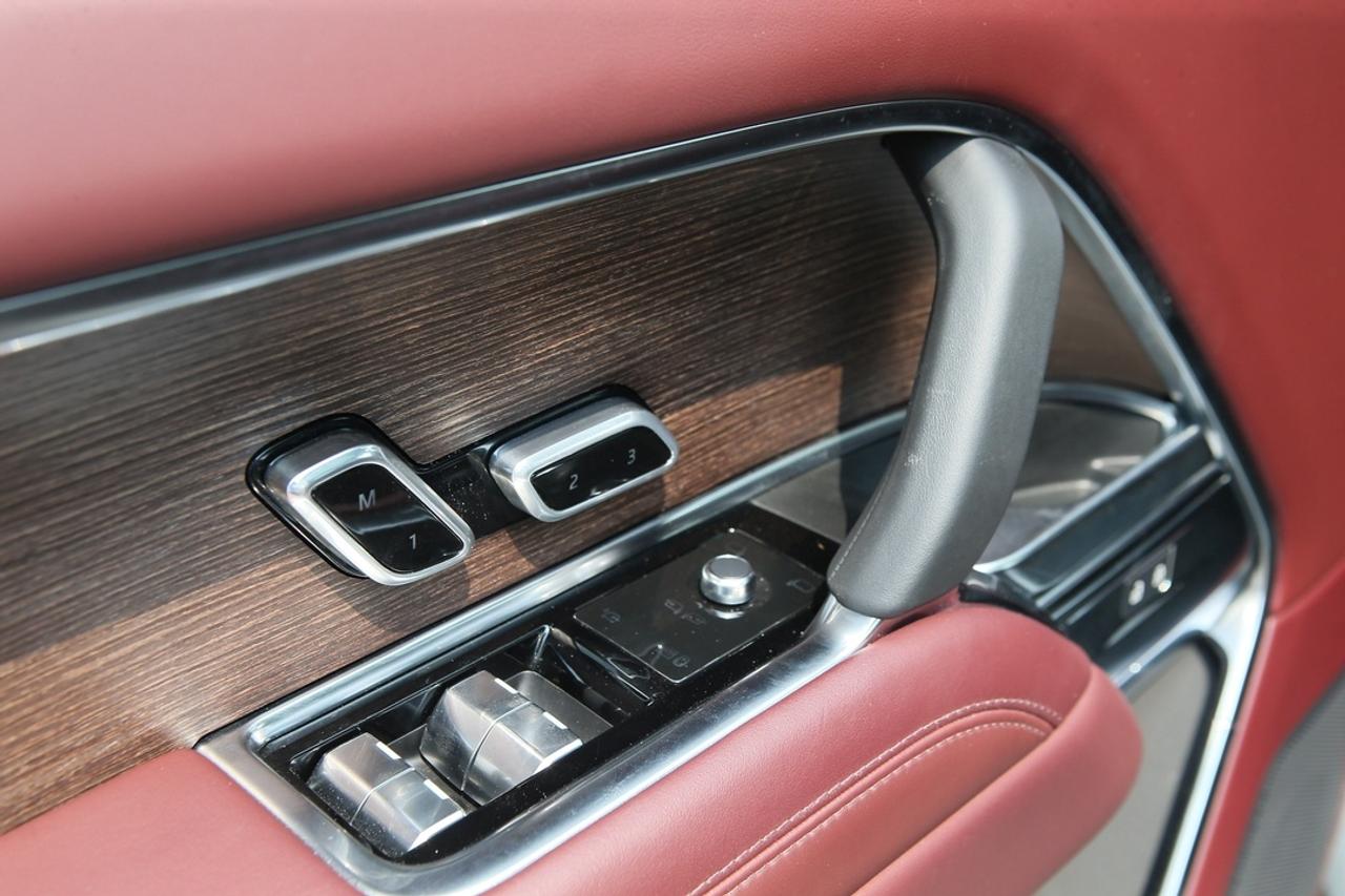 2025 Land Rover Range Rover SE P400 SWB Photo
