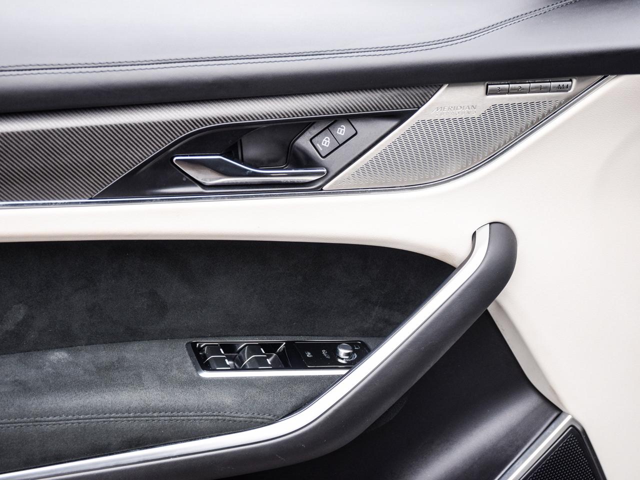 2025 Jaguar F-PACE P575 SVR 575 Edition Auto Photo