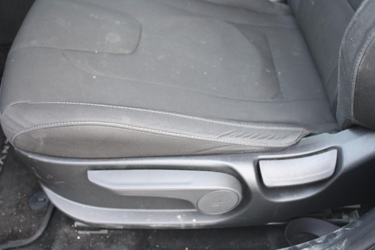 2023 Hyundai Elantra Preferred IVT Photo