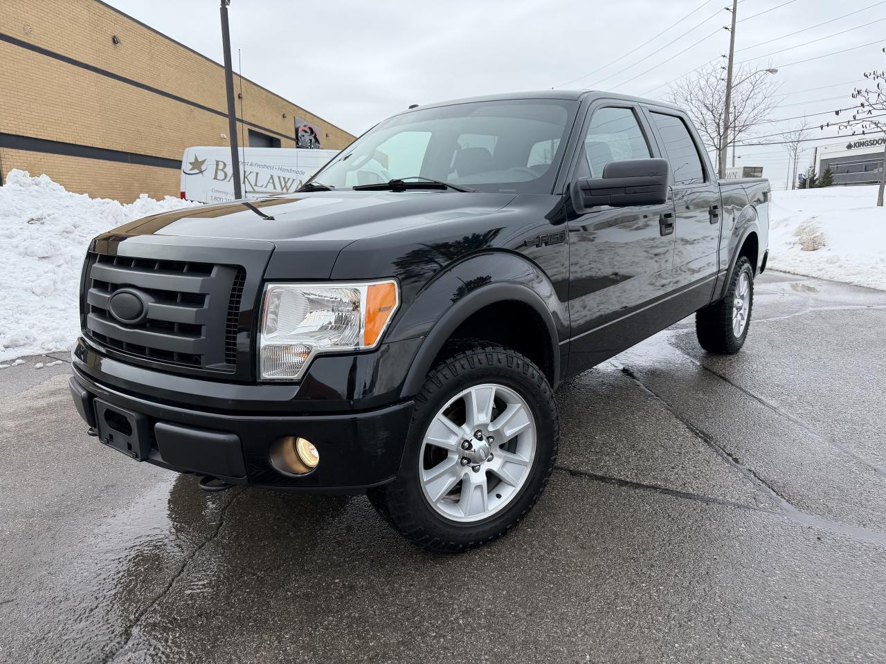 2009 Ford F-150 5.4L V8 SuperCrew 4X4 1 OWNER ONLY 145,000 KM Photo