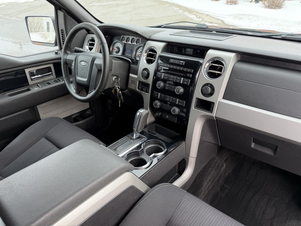 2009 Ford F-150 5.4L V8 SuperCrew 4X4 1 OWNER ONLY 145,000 KM Photo