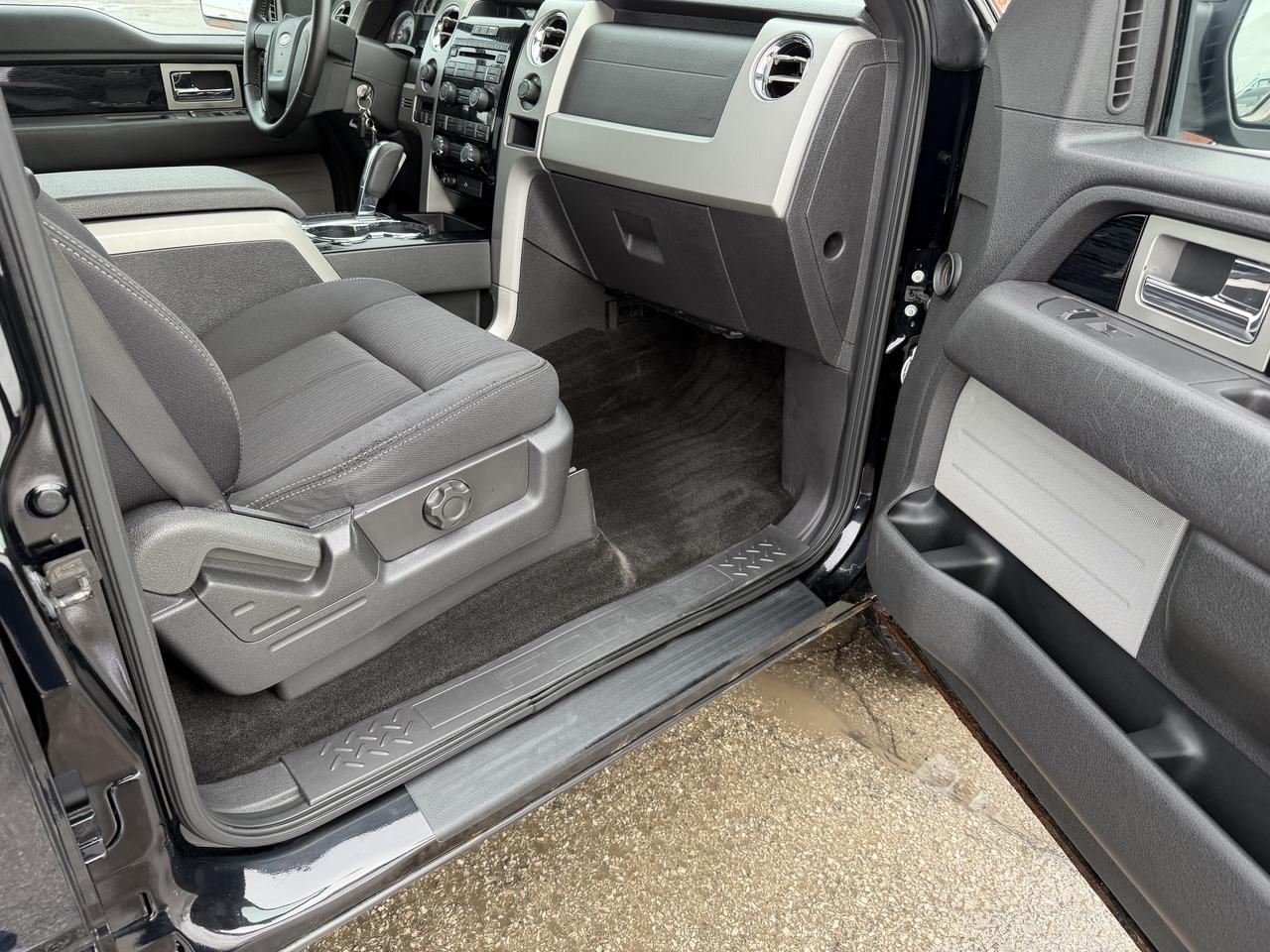 2009 Ford F-150 5.4L V8 SuperCrew 4X4 1 OWNER ONLY 145,000 KM Photo