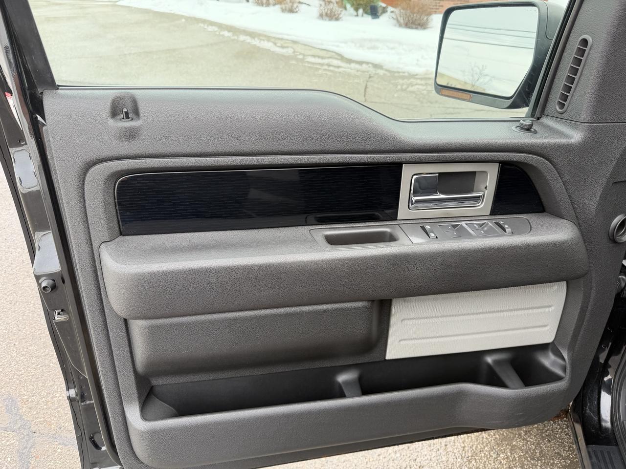 2009 Ford F-150 5.4L V8 SuperCrew 4X4 1 OWNER ONLY 145,000 KM Photo