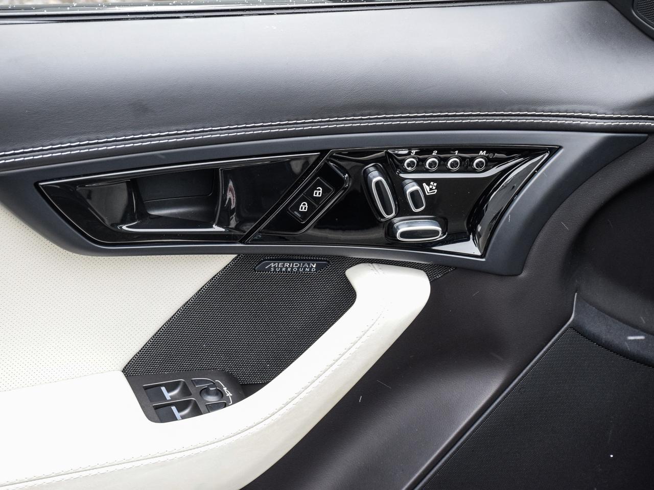 2023 Jaguar F-Type  Photo