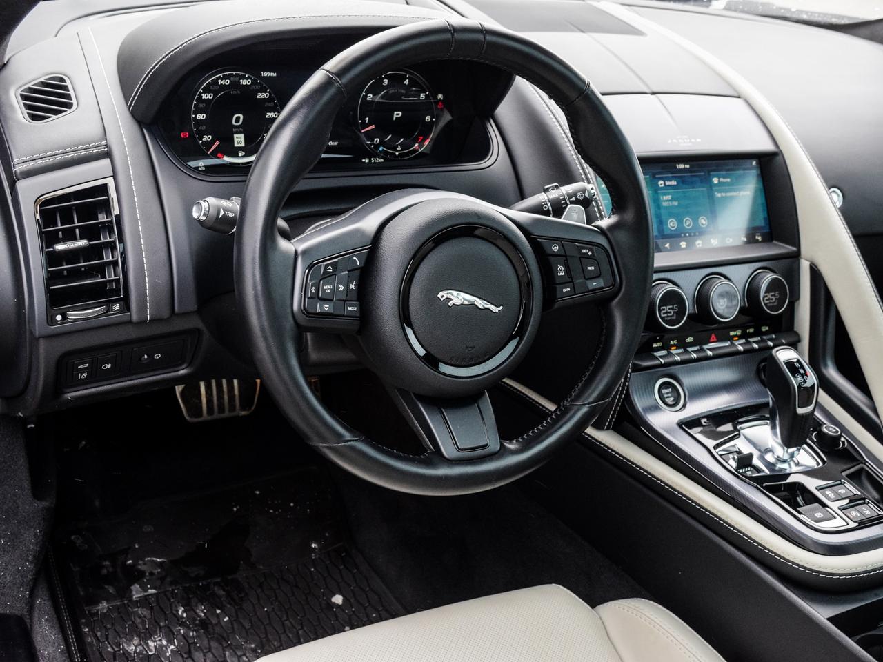 2023 Jaguar F-Type  Photo