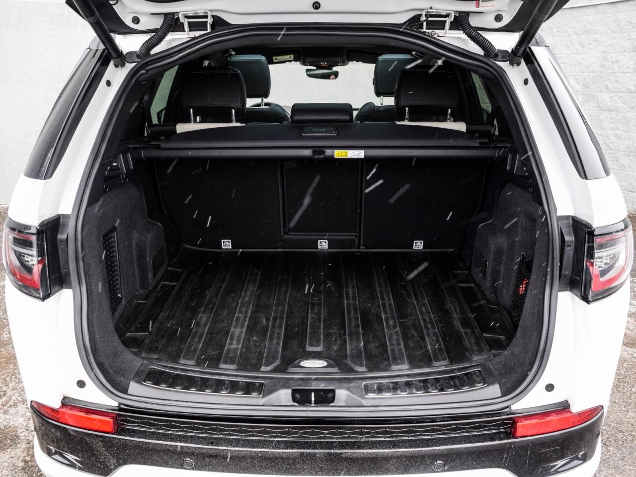 2021 Land Rover Discovery Sport R-Dynamic SE Photo