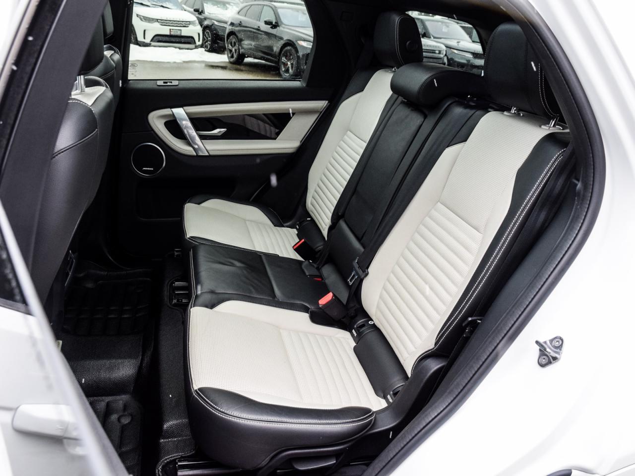 2021 Land Rover Discovery Sport R-Dynamic SE Photo