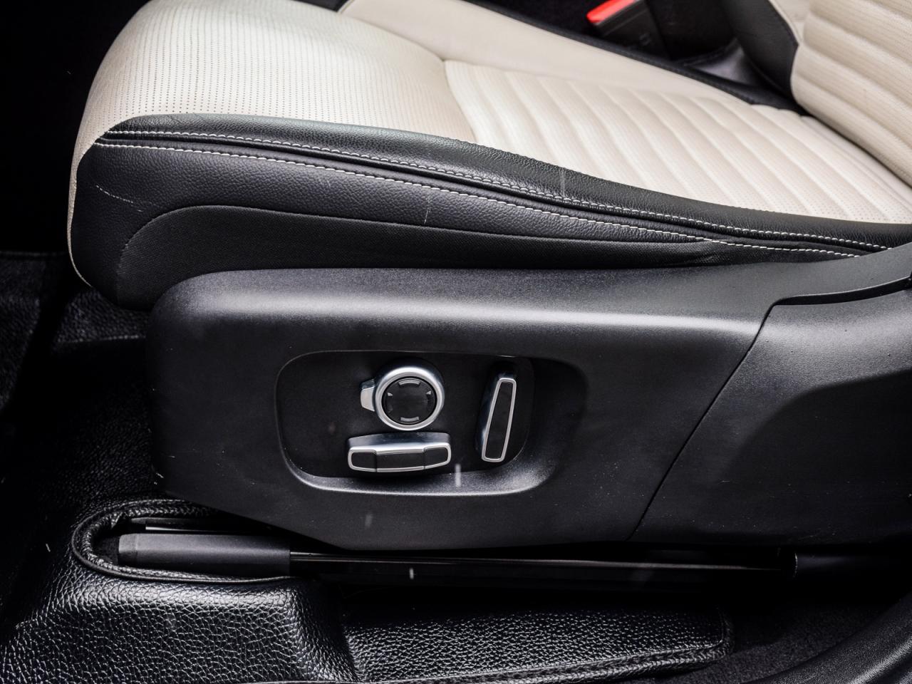 2021 Land Rover Discovery Sport R-Dynamic SE Photo