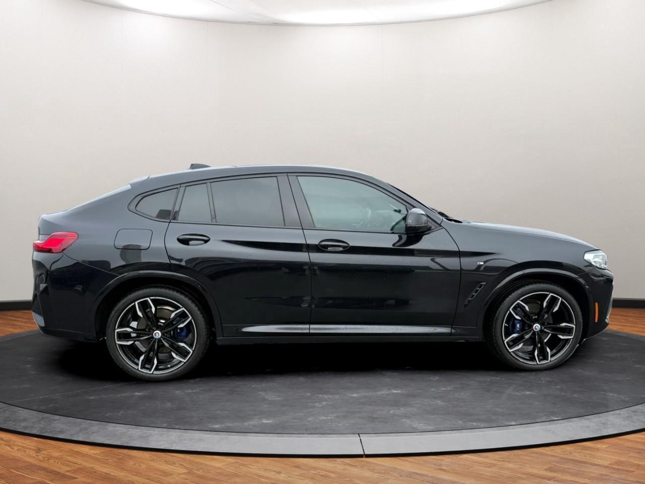 2023 BMW X4 M40i Photo2