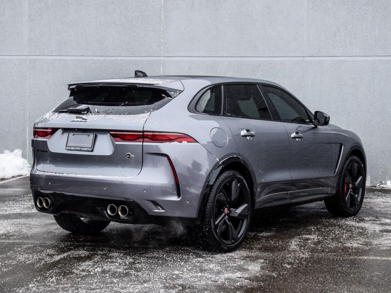 2022 Jaguar F-PACE P550 SVR Photo3