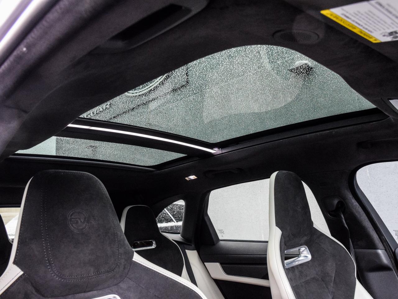 2022 Jaguar F-PACE P550 SVR Photo