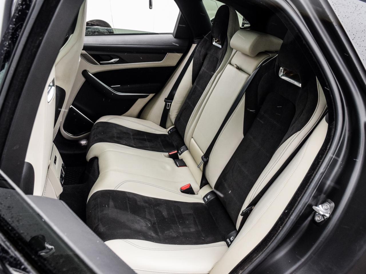 2022 Jaguar F-PACE P550 SVR Photo