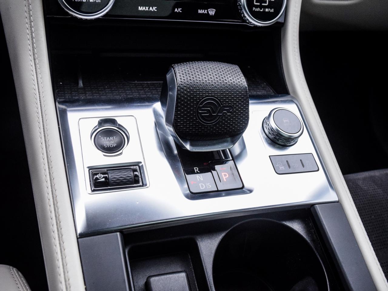 2022 Jaguar F-PACE P550 SVR Photo