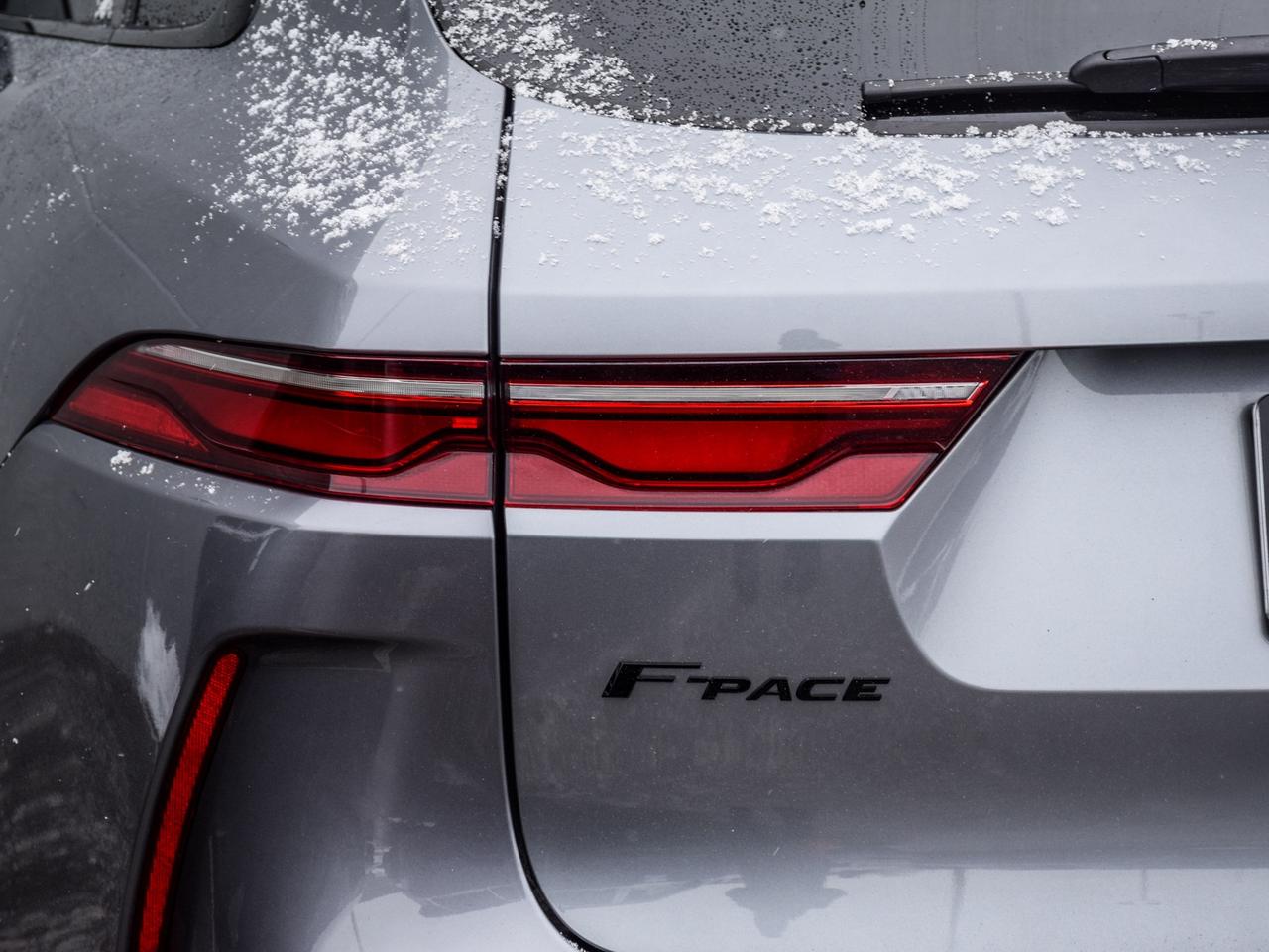 2022 Jaguar F-PACE P550 SVR Photo