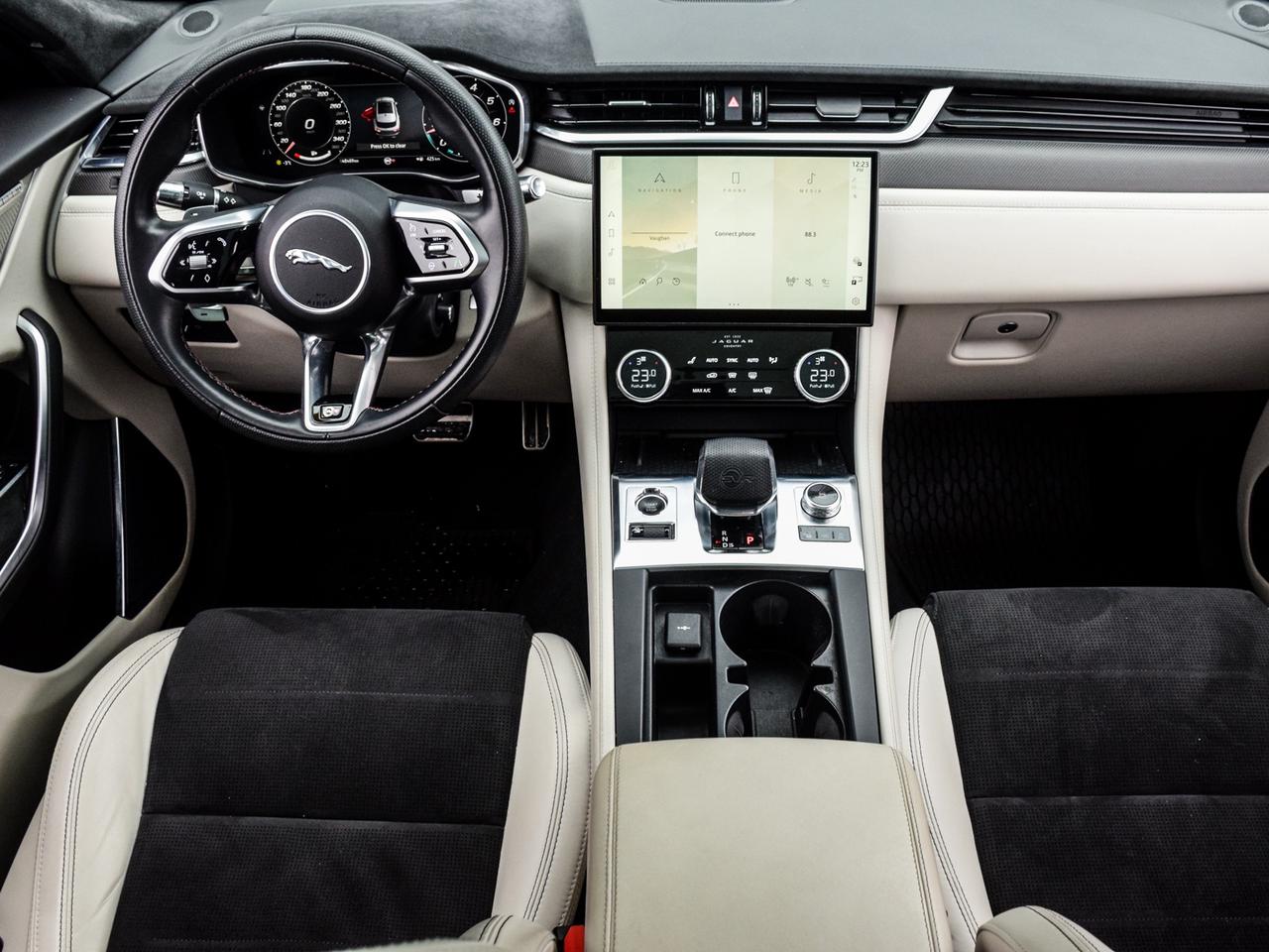 2022 Jaguar F-PACE P550 SVR Photo