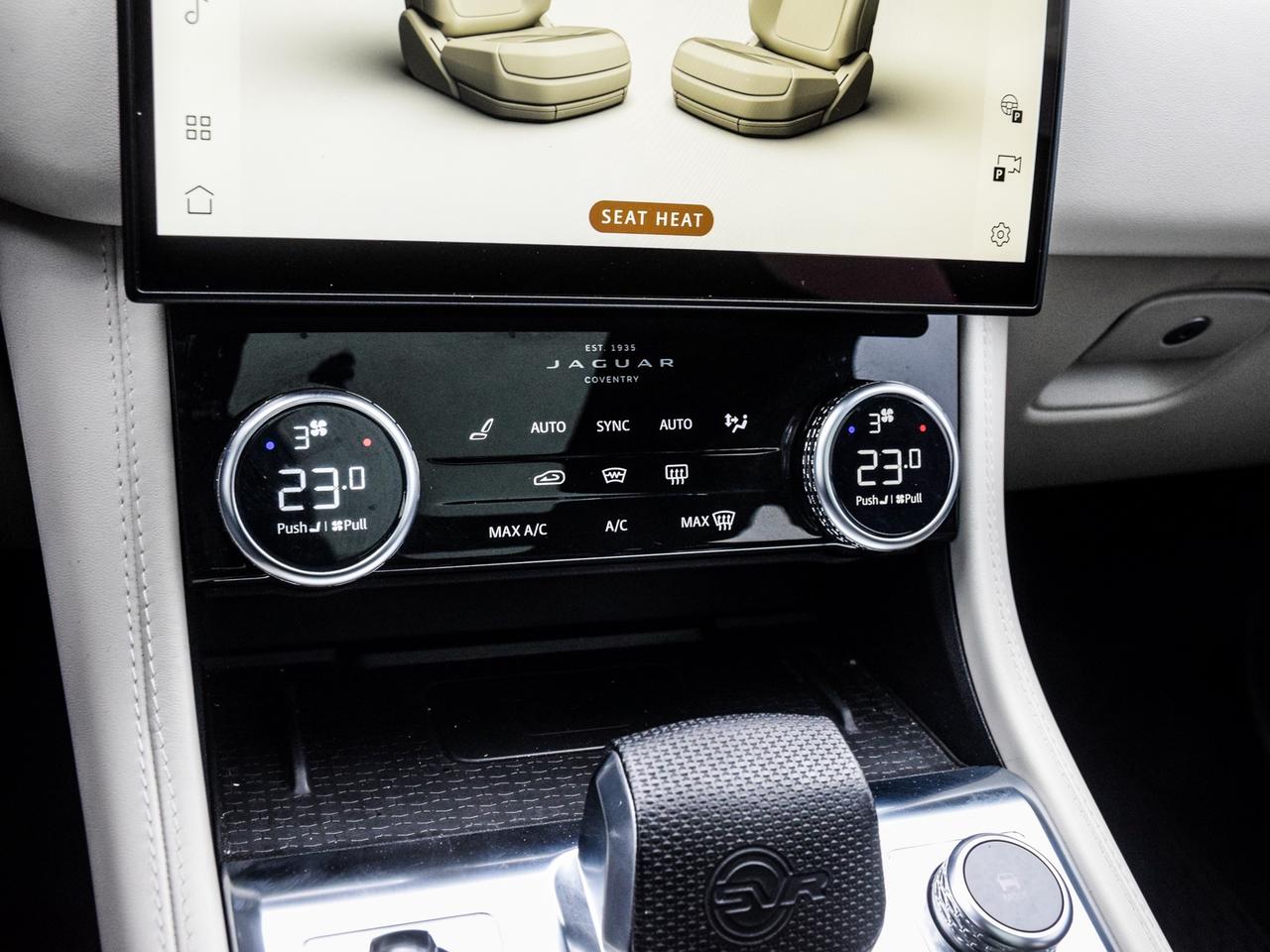 2022 Jaguar F-PACE P550 SVR Photo