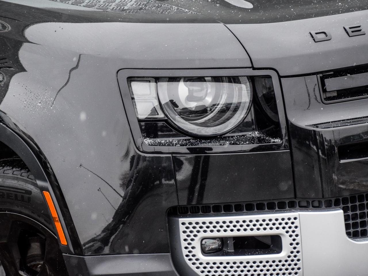 2022 Land Rover Defender SE Photo4