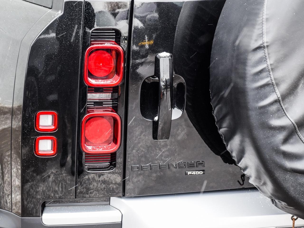 2022 Land Rover Defender SE Photo