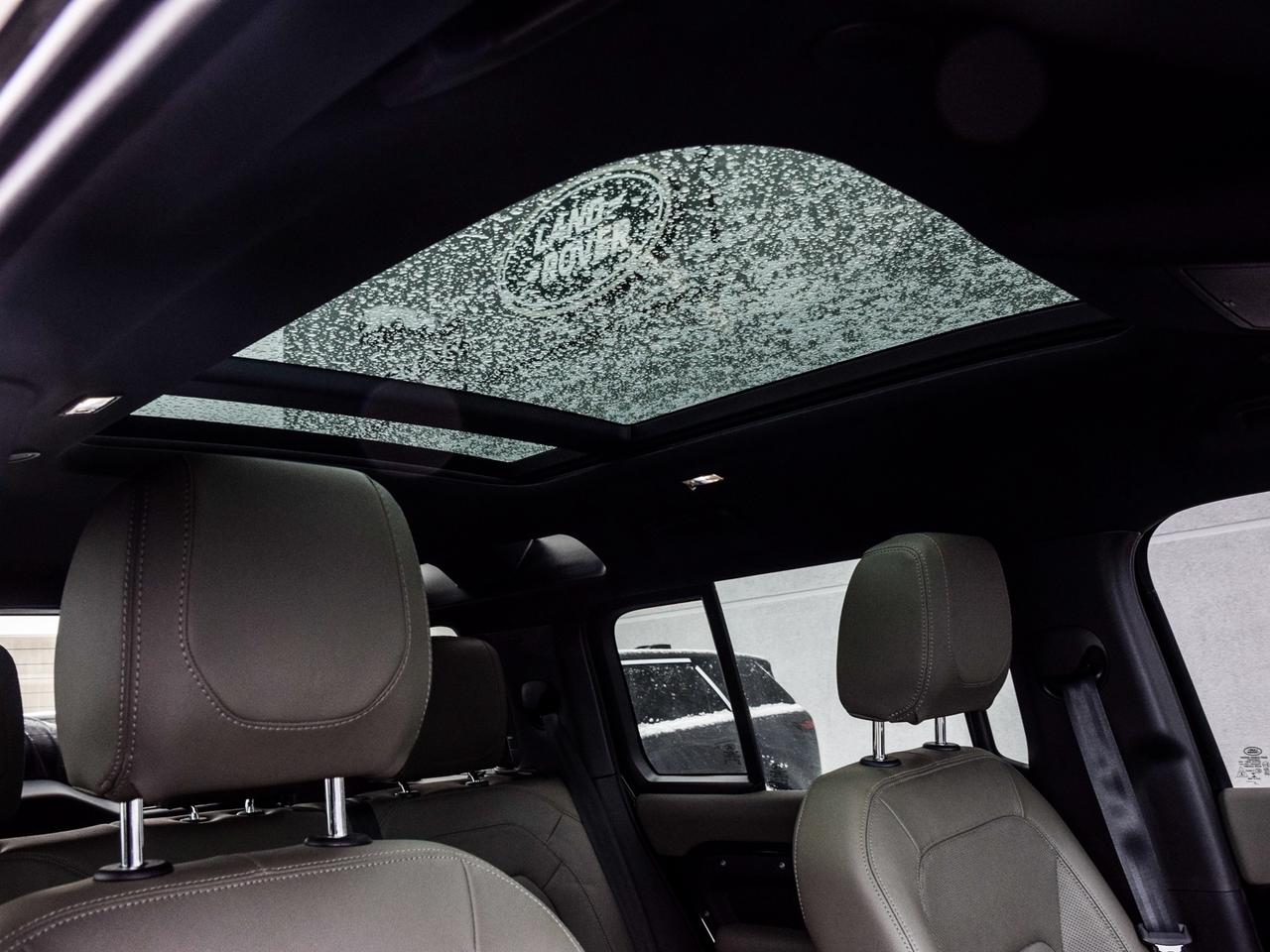 2022 Land Rover Defender SE Photo