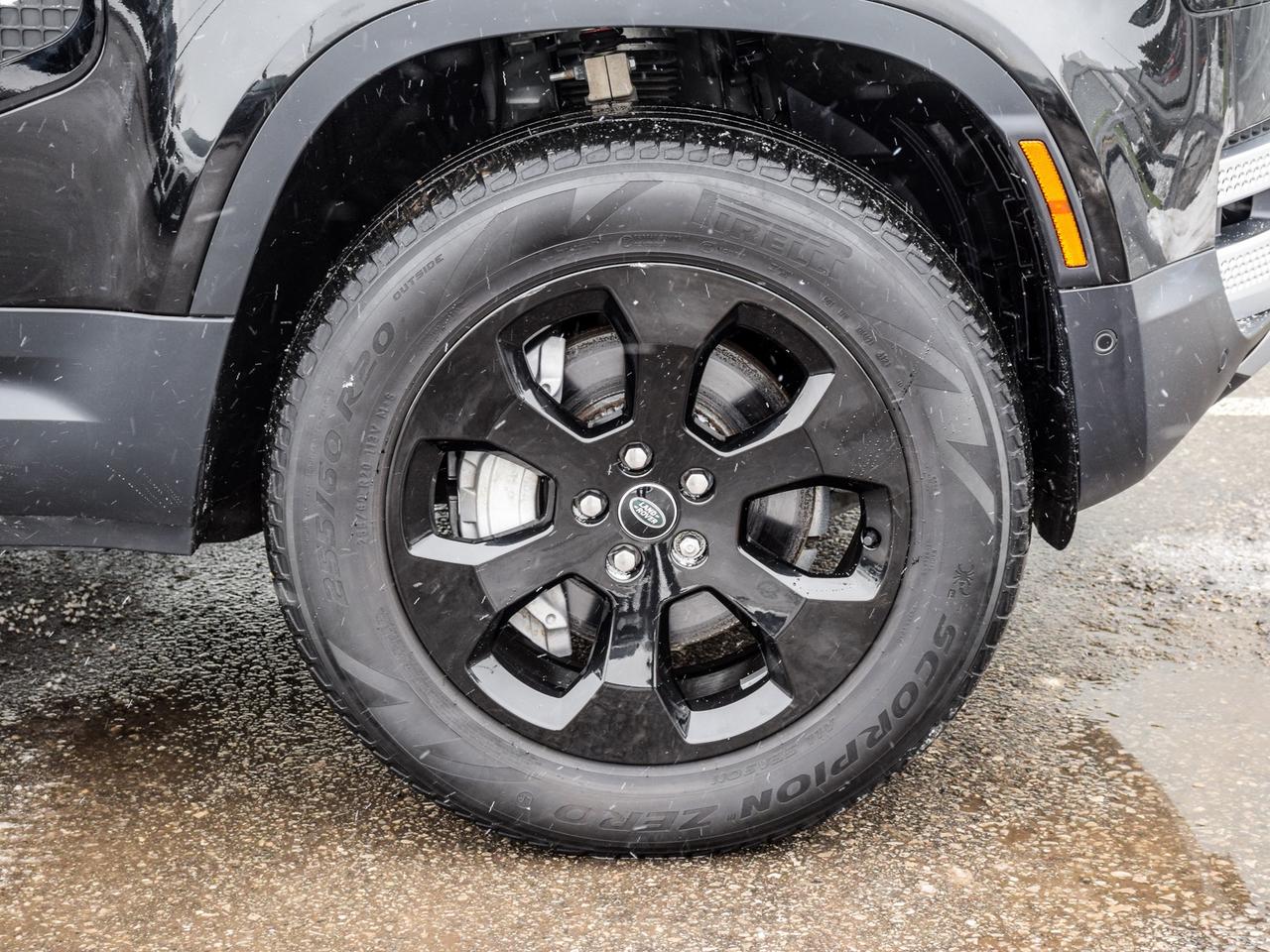 2022 Land Rover Defender SE Photo