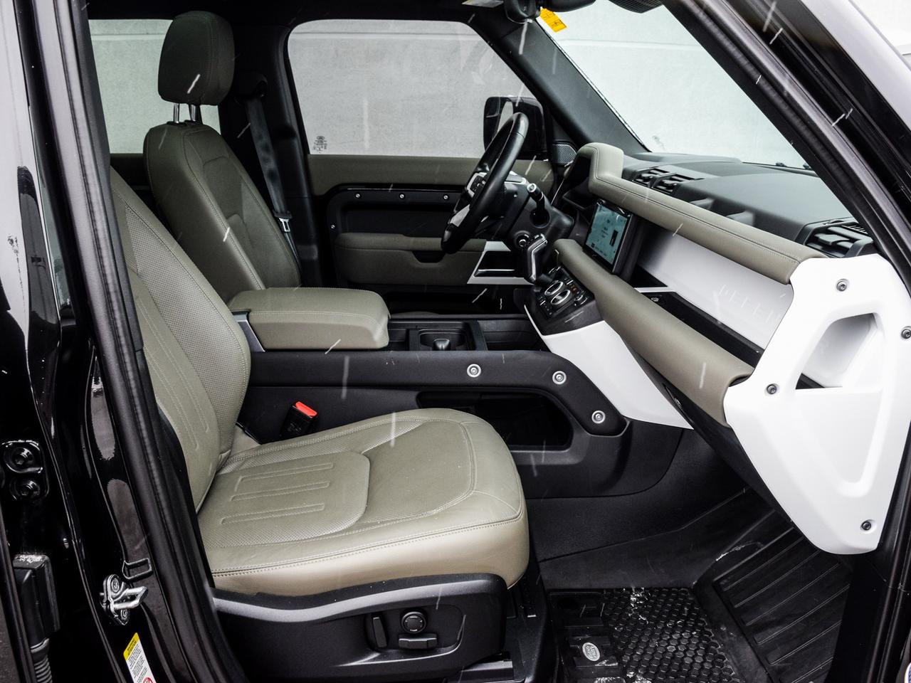 2022 Land Rover Defender SE Photo