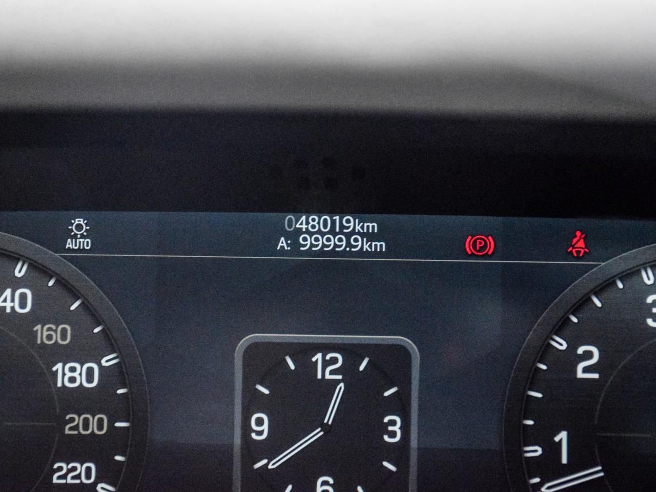 2022 Land Rover Defender SE Photo