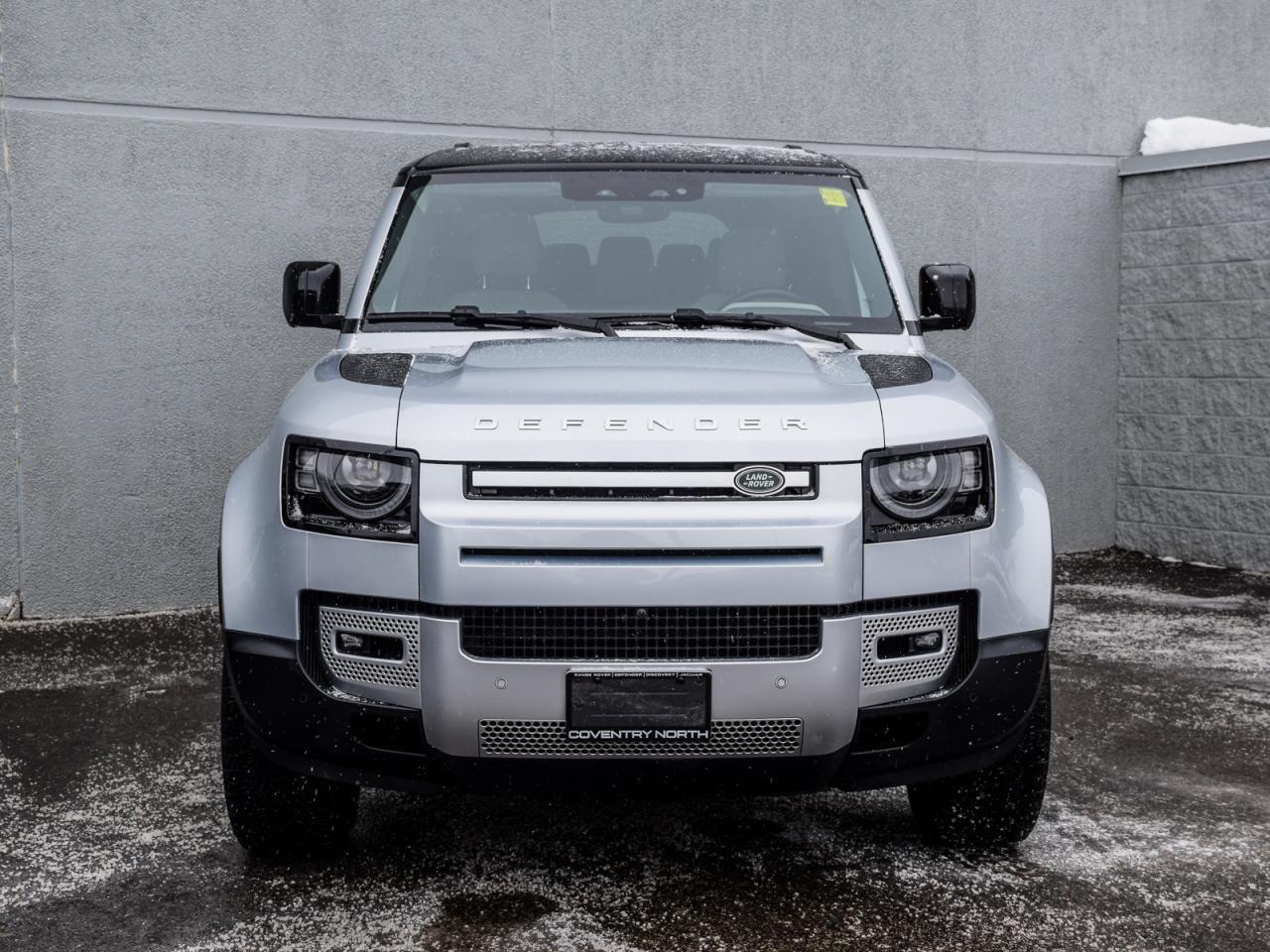 2023 Land Rover Defender S Photo