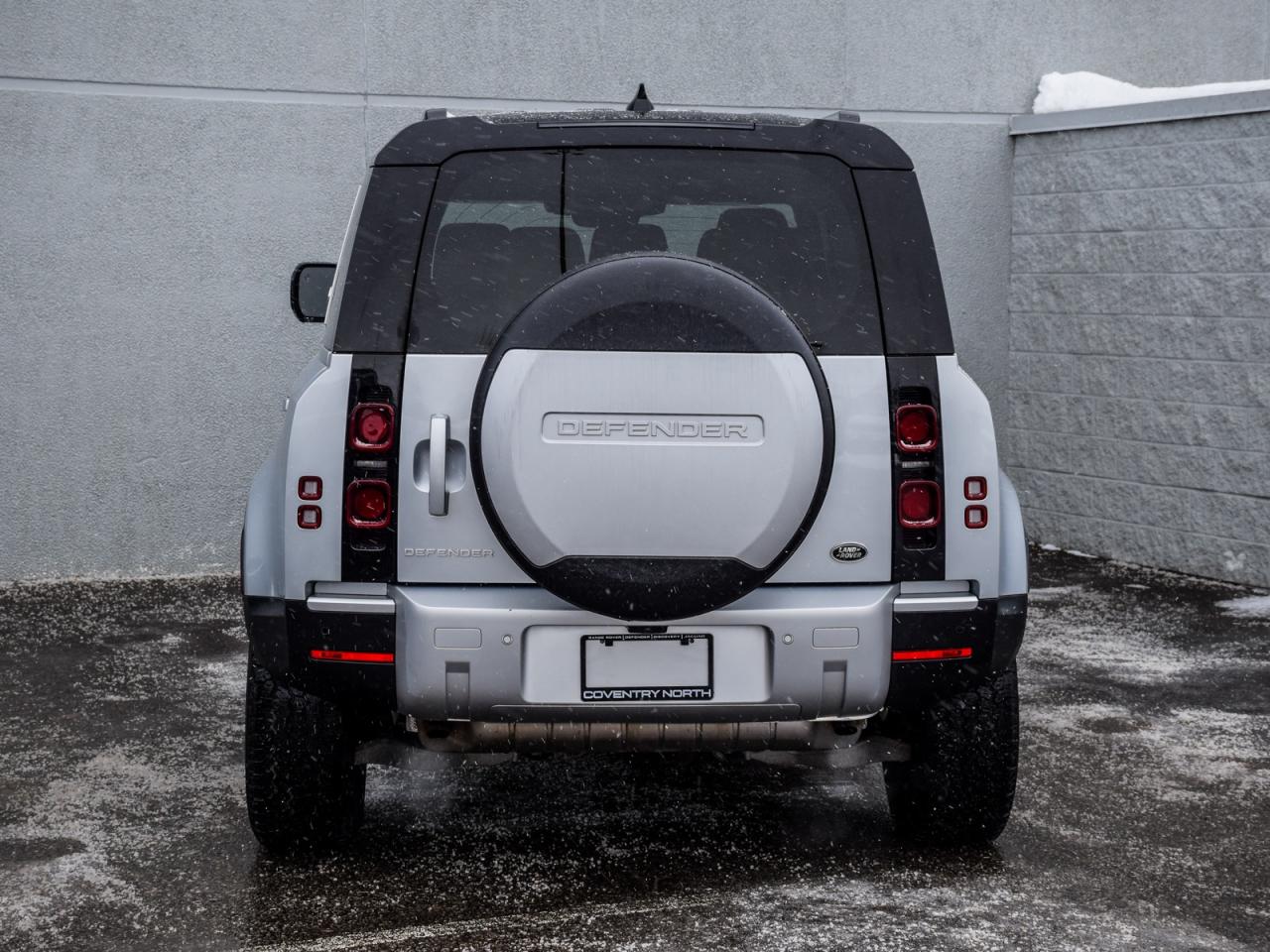 2023 Land Rover Defender S Photo4